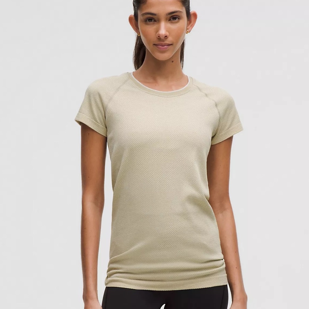 𝐍𝐖𝐓 𝐋𝐮𝐥𝐮𝐥𝐞𝐦𝐨𝐧 𝐒𝐰𝐢𝐟𝐭𝐥𝐲 𝐓𝐞𝐜𝐡 Short-Sleeve Tee 2.0 𝐒𝐢𝐳𝐞 4